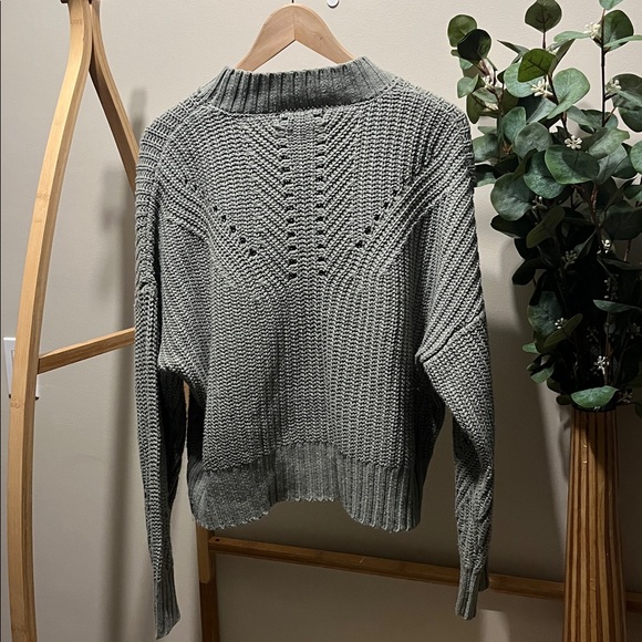 Moon & Madison Light Olive Green Long Sleeve Sweater - Picture 4 of 4